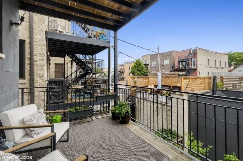 1839 Iowa St, Chicago IL  60622-4990 exterior