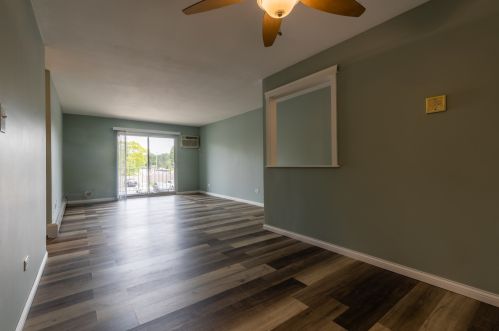 876 Crimson Ct, Wheeling, IL 60070-2359