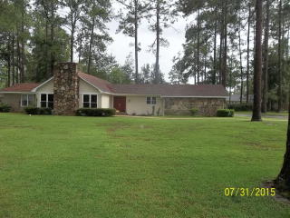1302 Shawnee Dr, Waycross, GA 31501-4268
