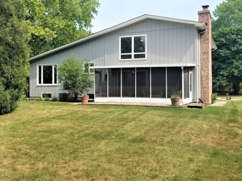 816 Hillandale Dr, Antioch, IL 60002-1106