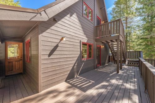 11682 Chalet Rd, Truckee CA  96161-6717 exterior