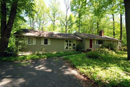 33 Valleyview Rd, Warren, NJ 07059-5230