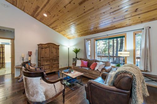 13977 Copenhagen Dr, Truckee CA  96161-6633 exterior