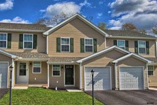 1640 Matthew Dr, York PA  17404-8613 exterior