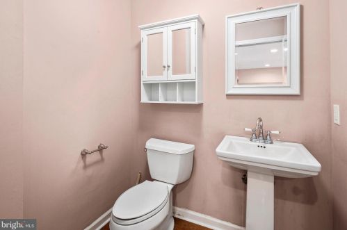 2 Exeter Ct, Princeton NJ  08540-7000 exterior
