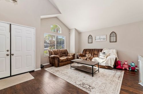 8517 Rosemary Dr, Riverside CA  92508-2921 exterior