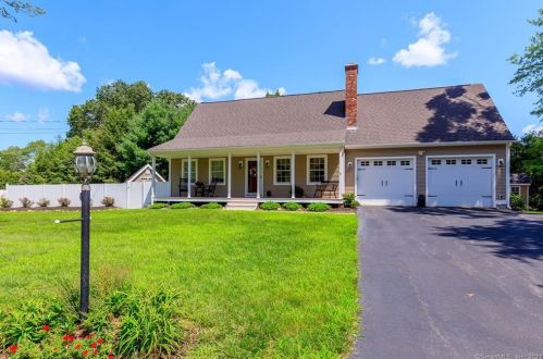 8 Davis St, Killingly, CT 06239-4108