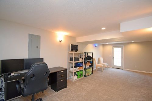 9655 Fallsridge Ct, Cincinnati OH 45231-2885 exterior