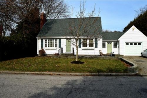 38 Fatima Dr, Warren, RI 02885-4238