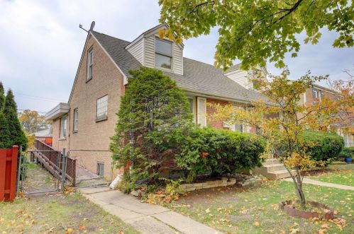 7434 Kolmar Ave, Skokie, IL 60076-3847