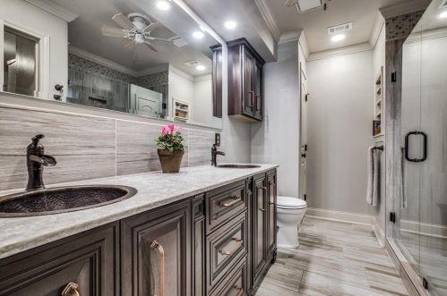 2433 Coachlight Ln, Conroe TX  exterior