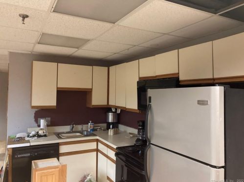 18 Putter Dr, Wallingford CT  06492-5035 exterior