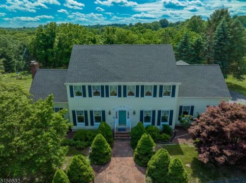 4 Covered Bridge Rd, Flemington, NJ 08822-4900