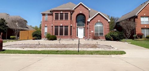 1436 Brookside Dr, Carrollton TX  75007-6032 exterior