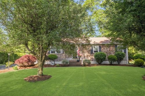 15 Fern Dr, Warren, RI 02885-1737