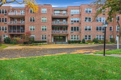 1 Putnam Hl, Greenwich CT  06830-5731 exterior