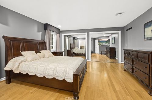 1468 Hillside Dr, Glendale CA  91208-2417 exterior