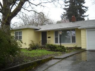 2343 Monroe St, Eugene OR  97405-2448 exterior
