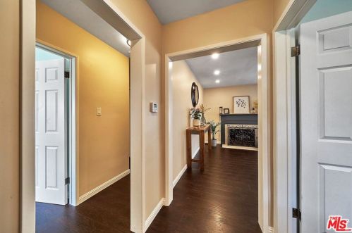 8140 Lesner Ave, Van Nuys, CA 91406-1121