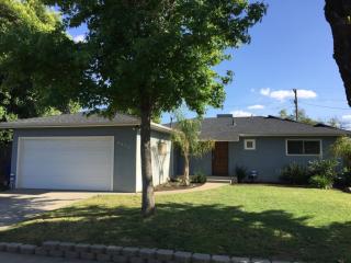 4442 Ashcroft Ave, Fresno, CA 93726-2615