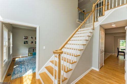 74 Summit Ave, Gillette, NJ 07933-2008