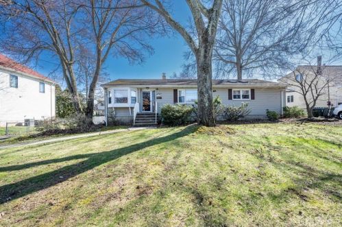 21 Mount Pleasant Ave, Edison, NJ 08820-2009