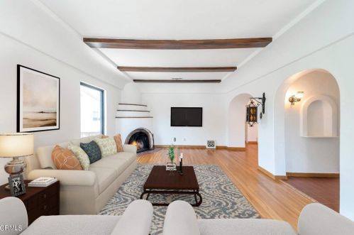 821 Omar St, Glendale, CA 91202-2125