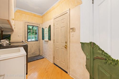 9301 Falling Waters Dr, Willowbrook IL  60527-0718 exterior