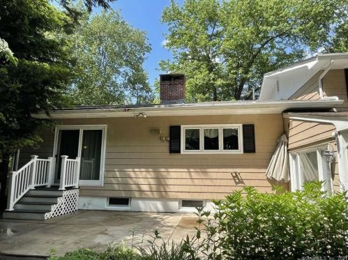 17 Westwood Dr, Waterbury, CT 06762-1707