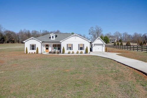 646 Unawatti Rd, Canon, GA 30520-0016