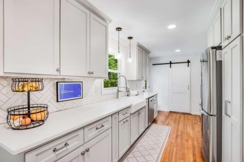 7290 Hunters Br Dr, Atlanta GA  30328-1719 exterior