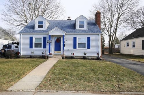 32 Barber Ave, Warwick, RI 02886-5202