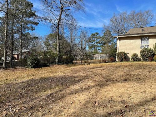 105 Woodland Dr, Warner Robins GA  31088-3847 exterior