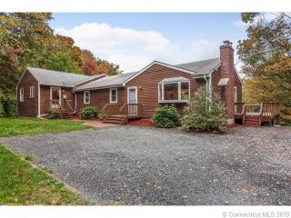 8 Town Bridge Rd, Collinsville, CT 06019-3415