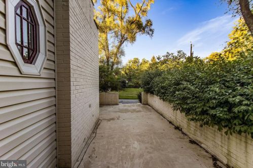 12606 Meadowood Dr, Silver Spring MD 20904-2928 exterior