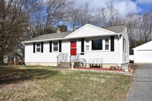 56 Lynn St, Colchester, CT 06415-1115