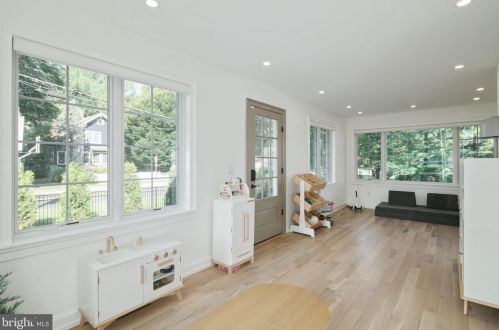 377 Kings Hwy, Tavistock NJ 08033-2004 exterior