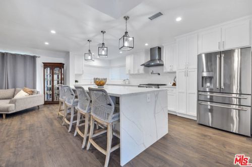 6222 Altura Ave, Glendale CA  91214-2325 exterior