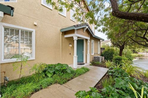 23300 Canyon Terrace Dr, Hayward, CA 94552-5428
