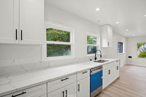 1710 Glenwood Rd, Glendale CA  91201-1812 exterior