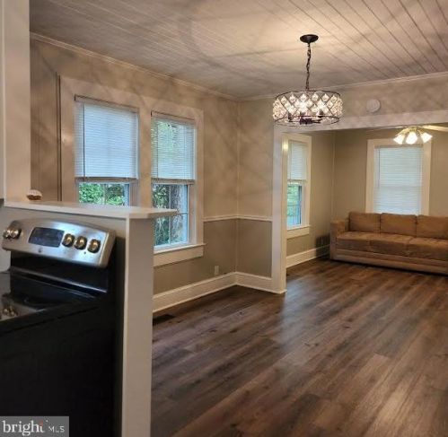 102 Hillcrest Dr, Fredericksburg, VA 22401-4008