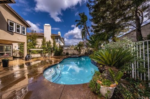 1098 Rexford Ln, Anaheim CA  92808-2333 exterior