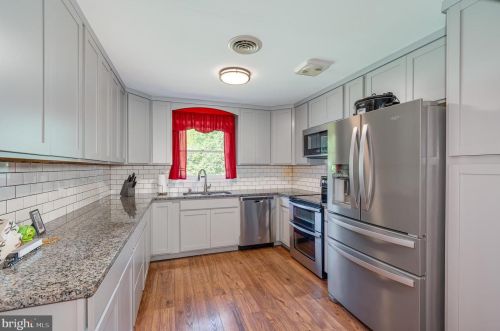 365 Big Oak Dr, Shepherdstown WV 25443-4598 exterior