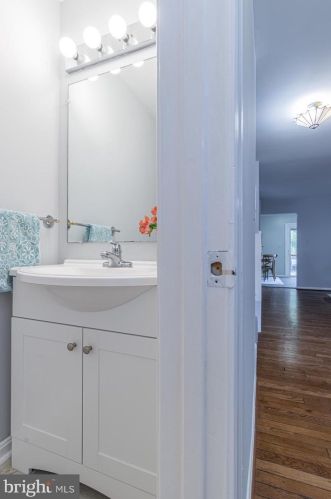 125 Kinsman View Cir, Silver Spring MD 20901-1600 exterior