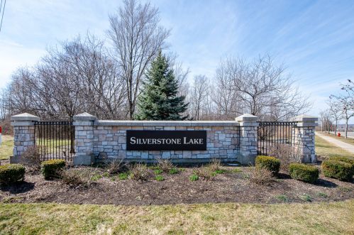 831 Silverstone Dr, Carpentersville, IL 60110-1183