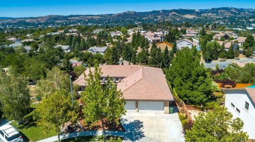 1633 Christina Ct, Lake Nacimiento, CA 93446-7148