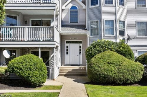 42 Quartz Ln, Paterson, NJ 07501-3344