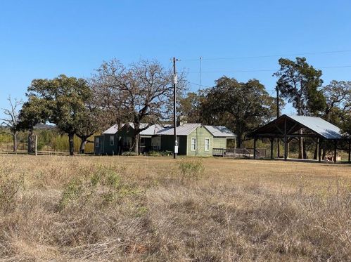 729 Knobbs Rd, Mcdade, TX 78650-5174
