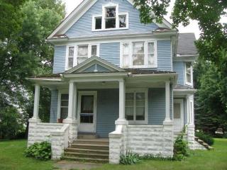 210 Cleveland St, Mcgirr, IL 60556-9840
