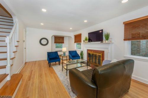 9 Belleview Ter, Town Center, NJ 07052-5004